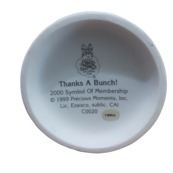 Precious Moments " Thanks a Bunch" 2000 Symbol of Membership‎ - Picture 5 of 6
